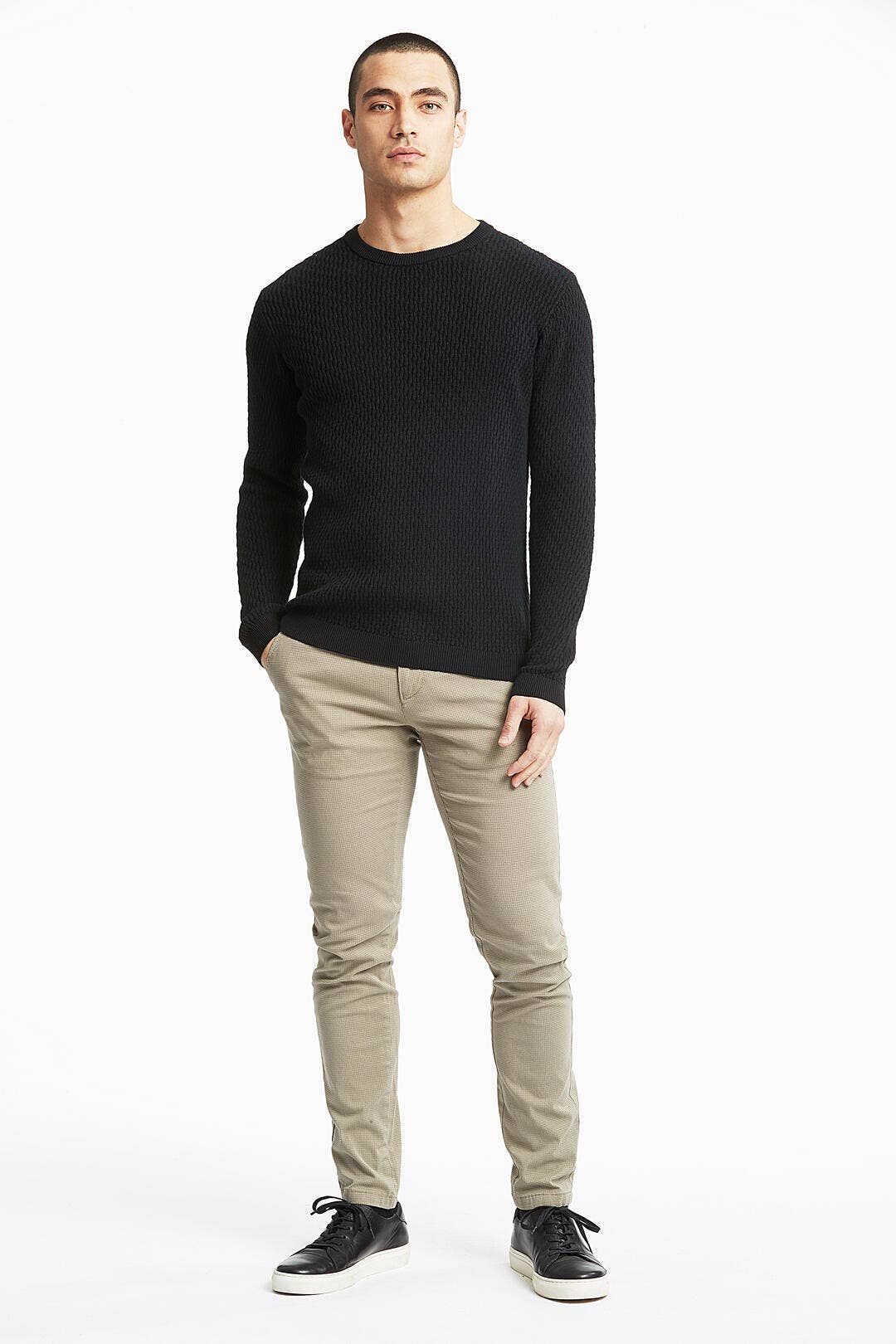 Structure Knit O-Neck Style Sweater