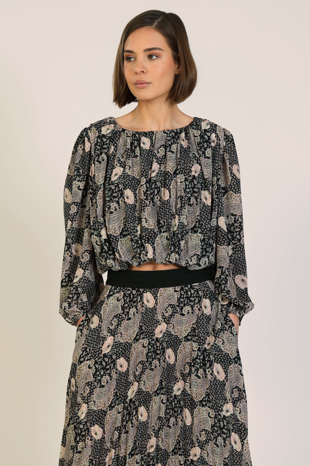 Traffic People Fallen Top (tba black multi print)